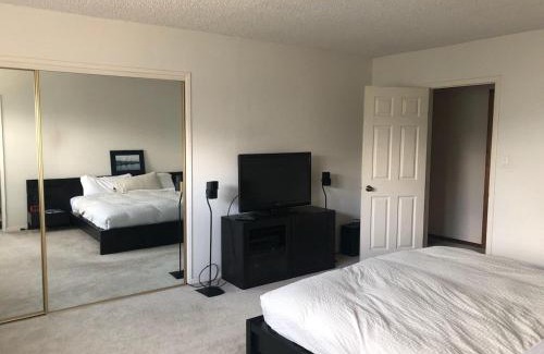 Hood River House | Retro West 30 day minimum