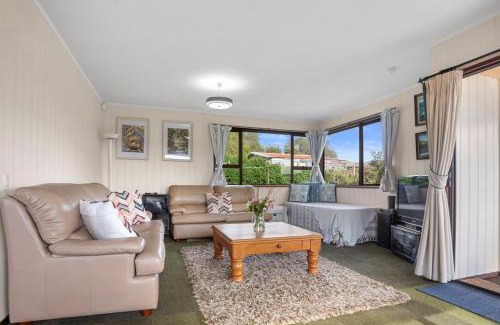 Whangamata House | Retro Whanga Charm