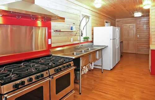 Wimberley House | Reunion Cabin - 2 Bedroom Cabin, Resort Pool, Commercial kitchen