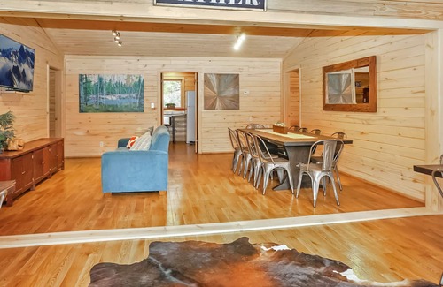 Wimberley House | Reunion Cabin - 2 Bedroom Cabin, Resort Pool, Commercial kitchen