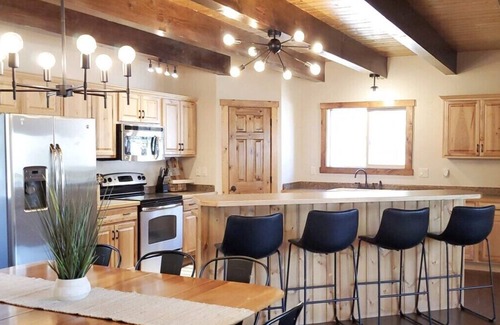 Glendale Cottage | Revered Hidden Lake Lodge @ East Zion & Bryce