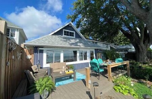 Kingsville House | Reveries on the Lake-lakefront Kingsville Cottage, Your home away from home in Kingsville