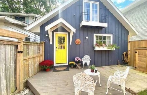 Kingsville House | Reveries on the Lake-lakefront Kingsville Cottage, Your home away from home in Kingsville