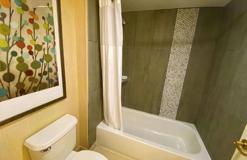 Crosswoods Hotel | Revi Columbus North