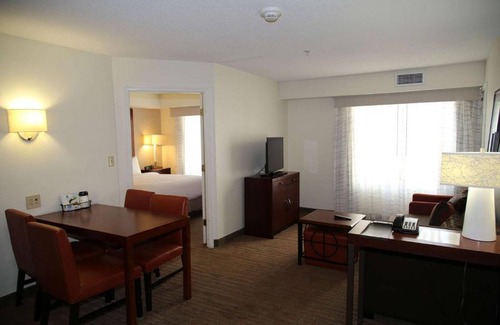 Crosswoods Hotel | Revi Columbus North