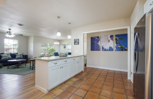 Shearer Hills - Ridgeview House | REX | 10% OFF | Updated & Cozy | Fast WiFi | Entire Family Home in San Antonio
