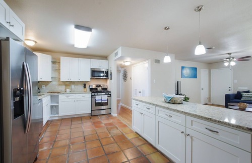 Shearer Hills - Ridgeview House | REX | 10% OFF | Updated & Cozy | Fast WiFi | Entire Family Home in San Antonio