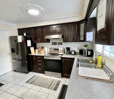 Malton House | Rex-4 Room Near Airport
