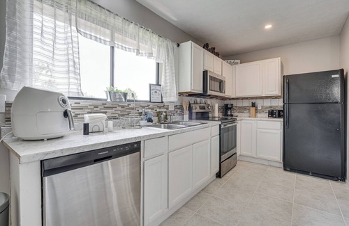 Reynoldsburg House | Reynoldsburg Home w/Patio ~ 11 Mi to Columbus!