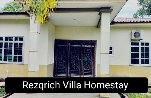 Kampong Pulau Kandis House | Rezqrich Villa Homestay 2