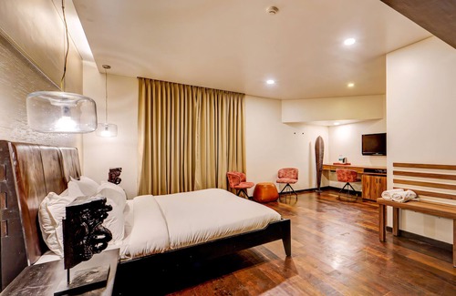 Thousand Lights West Hotel | RG Suites Slate