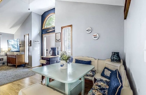 Ocean Pines House | Rhapsody in Blue Beach Cottage in Ocean Pines OC MD w/Beach Club Parking Pass