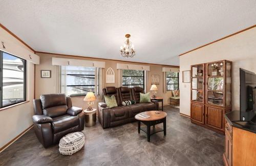 River Ranch House | Rhinestone, Cowboy Retreat
