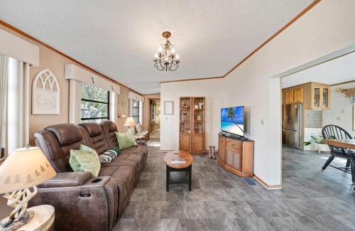 River Ranch House | Rhinestone, Cowboy Retreat