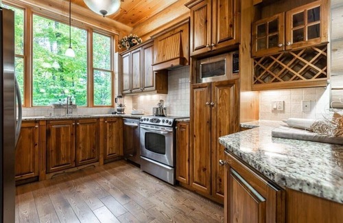 Riviere-Rouge Ski Chalet | Rhuddin - Nature Retreat w/Spa