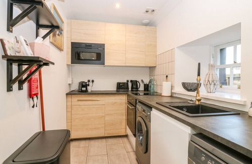 Peat Inn Cottage | RHUM COTTAGE, pet friendly, with open fire in St Andrews
