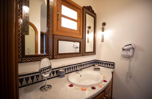 Layoun Bed & Breakfast | Riad Authentic Palace & Spa - Bassatine