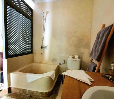 Bab Taghzout House | Riad Dar Zouar & Spa