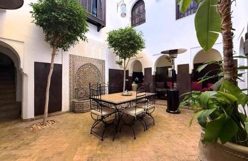 Kbour Chou Villa | RIAD PRIVATIF avec Piscine Chauffée au Cœur de la Médina et Petits-Déjeuners Inclus
