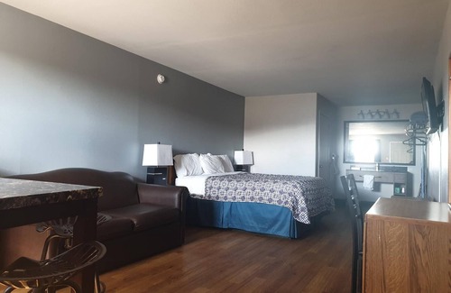 Marfa Hotel | Riata Inn
