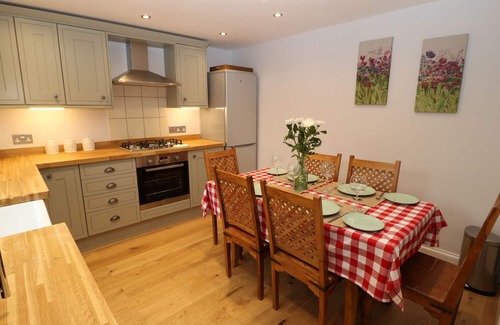 Holestone Moor Cottage | RIBER VIEW, pet friendly, character holiday cottage in Matlock
