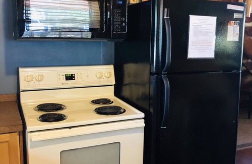 Marble Falls Cabin | Rica Shae: Charming Lakeside Escape Awaits You!