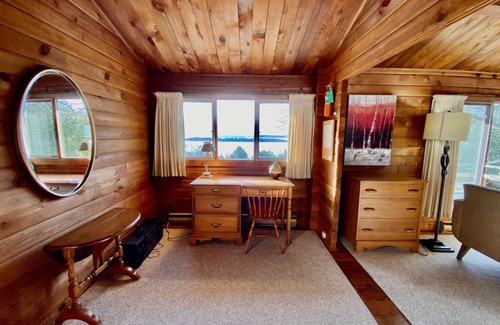 Roseneath Cottage | Rich Views of Rice Lake