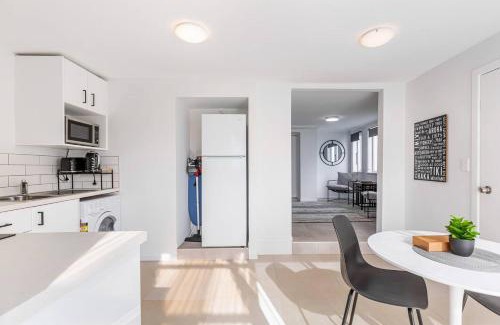 Grey Lynn House | Riches Stay and Sleep Unit with Wi-Fi and Parking