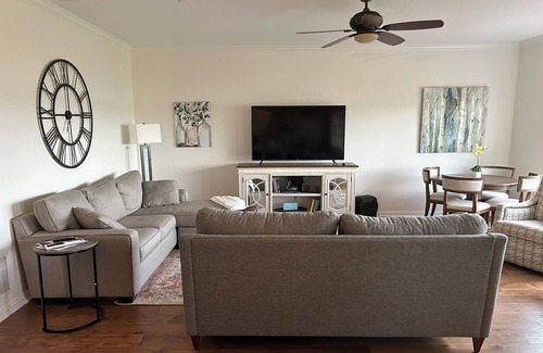 Eureka Condo | Richland Chambers Reservoir Lakefront Condo on First Floor with Outdoor Pool!!