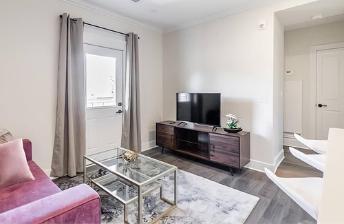 Smiths Falls Apartment | Rideau 1Bd Apartment Balcony Free Parking 2