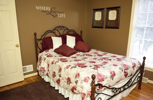 Gordonville House | Ridge Garden-Beautiful House in Amish Country w/ Hockey table,grill & playground