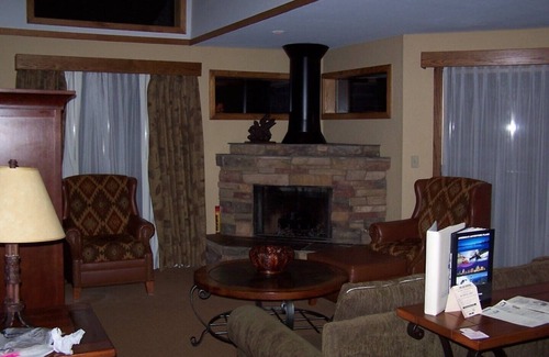 Tahoe Village Resort | Ridge Tahoe Resort 1B (1bdrm suite)