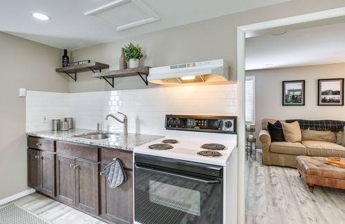 Ridgefield Cottage | Ridgefield Cottage: Walk to Town & Movie Theater!