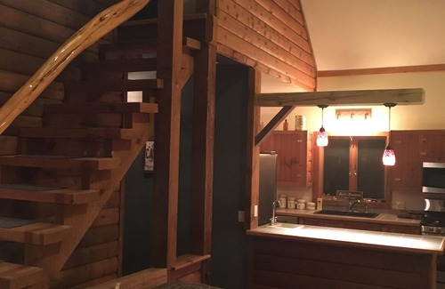 Genoa House | Ridgehaven is a peaceful, secluded cabin on 40 beautiful wooded acres