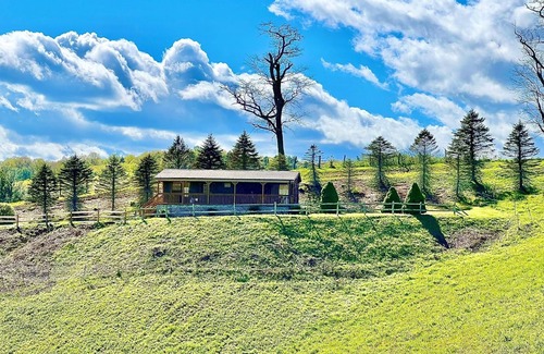 Fleetwood Cabin | Ridgetop Escape - Views! Wi-Fi, Biking, Exploring