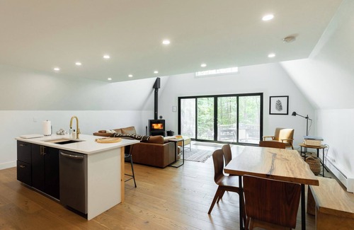 Kerhonkson House | Ridgeview A-Frame: Stylish Kerhonkson Escape