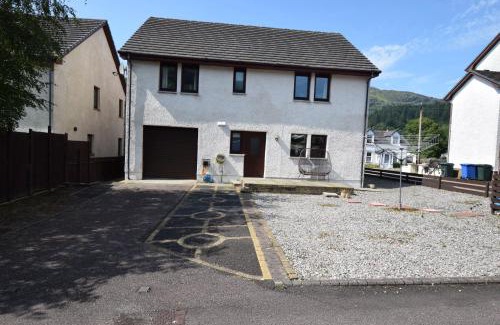 Lochgoilhead House | Ridgeview Villa - Partial loch view