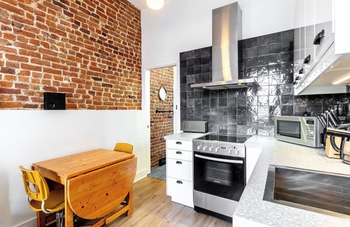 Plateau Mont Royal Apartment | Rififi Studio | WIFI | TV | Balcony | AC