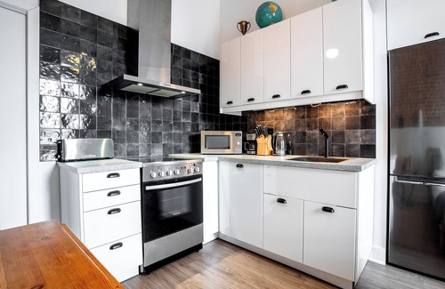Plateau Mont Royal Apartment | Rififi Studio | WIFI | TV | Balcony | AC