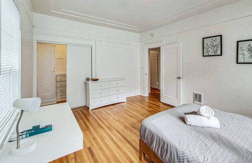 Berkeley Apartment | Right Across From Campus! 2BR/1b