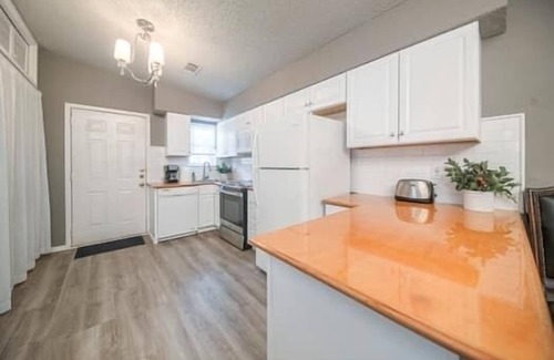 Midland House | Right at Home-Uptown Place with gated yard and covered parking