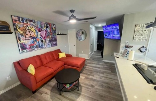 Central Arlington House | Right by AT&T, Rangers stadium