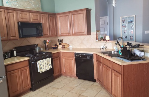 Kyle House | Right off I-35, quick commute to Austin and San Marcos-EV charger!