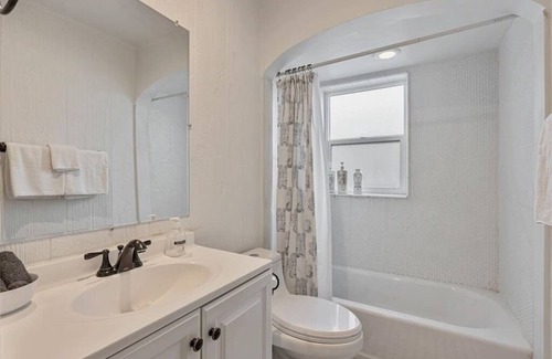 Franklin House | Right off i15, Queen Bed, No Service Fee!