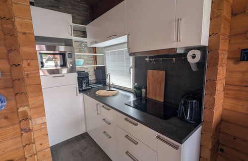 Lemmer Cabin | Right on the water - log cabin in Holland for relaxation and water sports