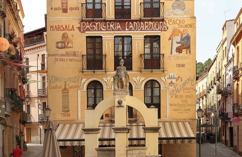 Iglesias Historic Centre Apartment | Rilassati nella Nostra Suite Elena: Un Ambiente Familiare Vicino al Centro