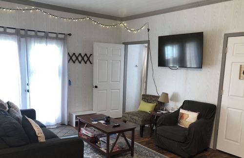 Scott House | Riley Pool Guest House Saltwater