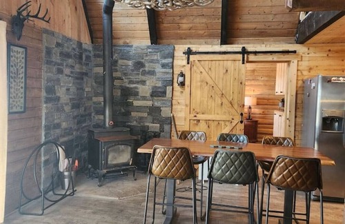 Meadow View Heights Cabin | Rim Overlook Cabin Retreat!