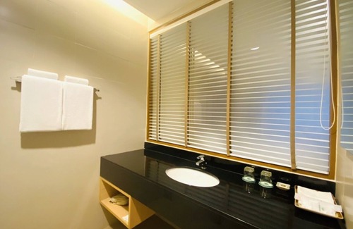 Mueang Samut Prakan District Hotel | Rimkhobfa Urban Resort