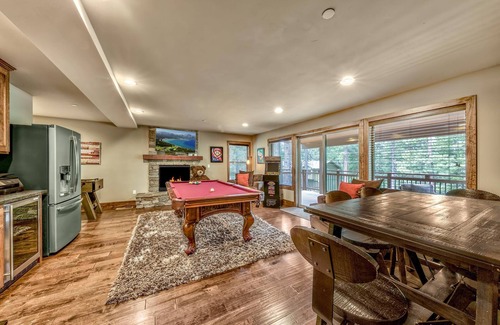 Montgomery Estates House | Rimrock Mansion 6BR, 4BA